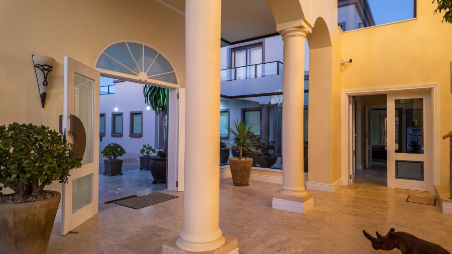 6 Bedroom Property for Sale in Myoli Beach Western Cape